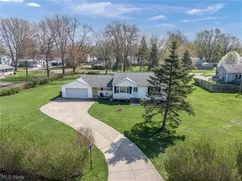 1469 Hazel Ave, Madison, OH 44057
