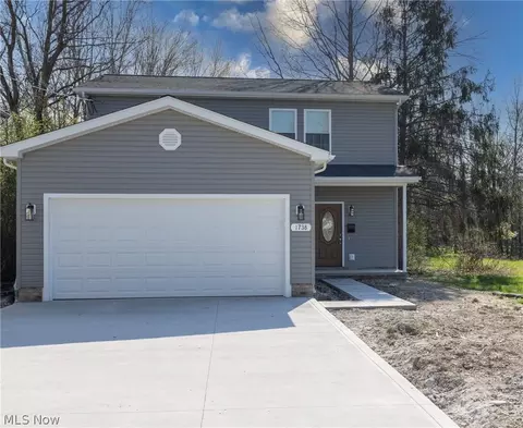 1738 E 298th St, Wickliffe, OH 44092