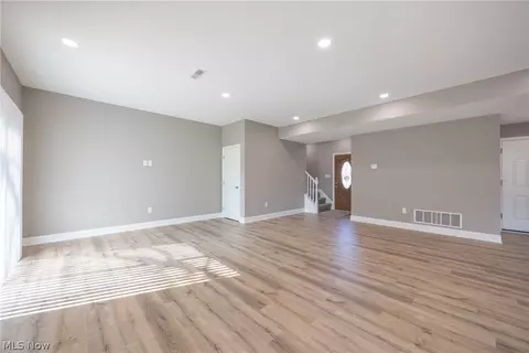 1738 E 298th St, Wickliffe, OH 44092 photo 12