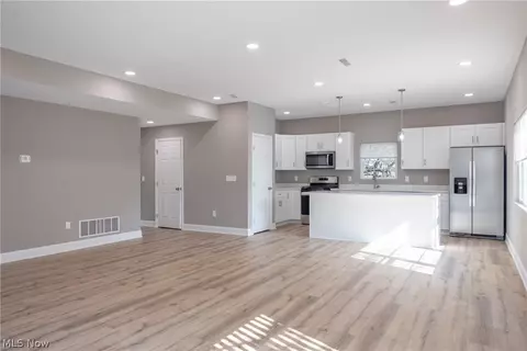 1738 E 298th St, Wickliffe, OH 44092 photo 9