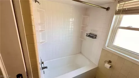 Bath - 275 E 210th St, Euclid, OH 44123 photo 3 of 4
