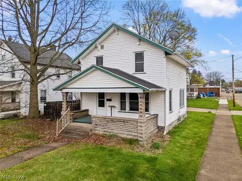 938 Race St, Dover, OH 44622