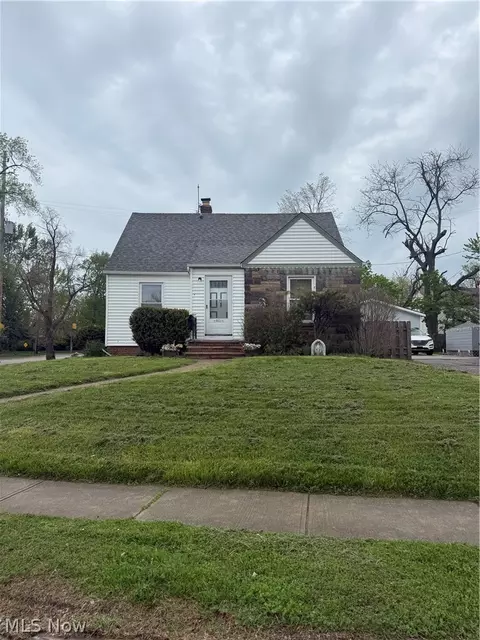 18011 Windward Rd, Cleveland, OH 44119