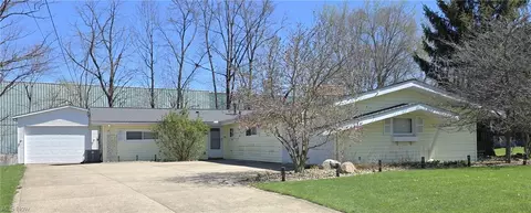 9061 Cranbrook Dr, Northfield, OH 44067