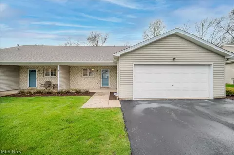 521 Wilcox Ln #B, Austintown, OH 44515