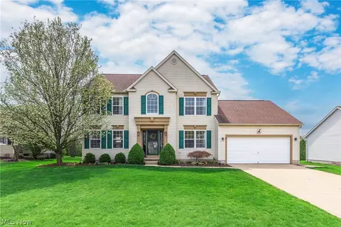 657 Ashbrook Dr, Wadsworth, OH 44281