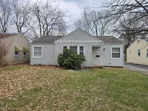 2044 N Green Rd, Cleveland, OH 44121