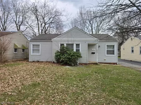 2044 N Green Rd, Cleveland, OH 44121