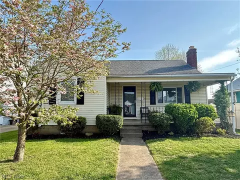 809 33rd St, Vienna, WV 26105