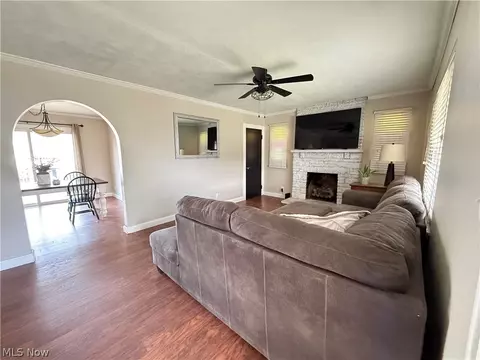 Living - 809 33rd St, Vienna, WV 26105 photo 1 of 1