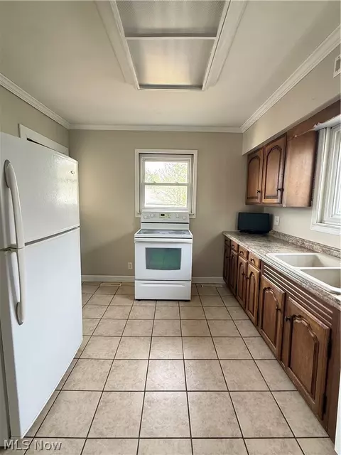 Kitchen - 809 33rd St, Vienna, WV 26105 photo 2 of 2