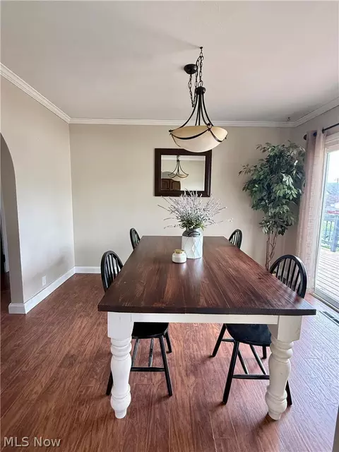 Dining - 809 33rd St, Vienna, WV 26105 photo 1 of 2