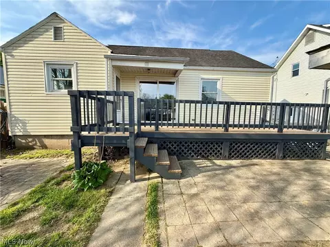 Exterior - 809 33rd St, Vienna, WV 26105 photo 2 of 5