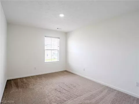 Bedroom - 421 River Run Dr, Elyria, OH 44035 photo 6 of 11