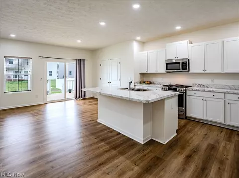 Kitchen - 421 River Run Dr, Elyria, OH 44035 photo 1 of 4