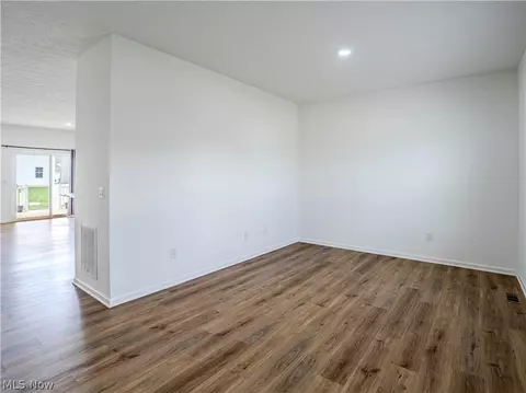 Living - 421 River Run Dr, Elyria, OH 44035 photo 1 of 4