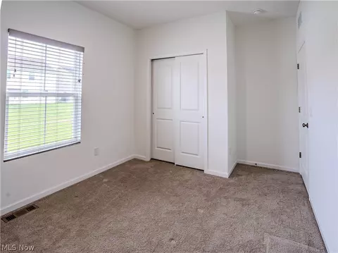 Bedroom - 421 River Run Dr, Elyria, OH 44035 photo 4 of 11