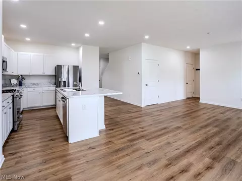 Kitchen - 421 River Run Dr, Elyria, OH 44035 photo 3 of 4