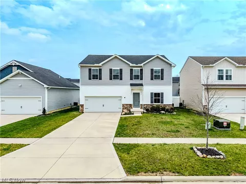 Exterior - 421 River Run Dr, Elyria, OH 44035 photo 2 of 5