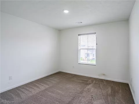 Bedroom - 421 River Run Dr, Elyria, OH 44035 photo 10 of 11