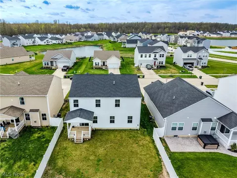 View/Area - 421 River Run Dr, Elyria, OH 44035 photo 3 of 3