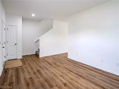 Living - 421 River Run Dr, Elyria, OH 44035 photo 2 of 4
