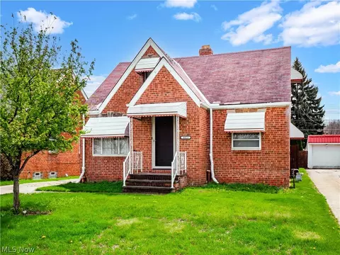 4423 Grantwood Dr, Parma, OH 44134