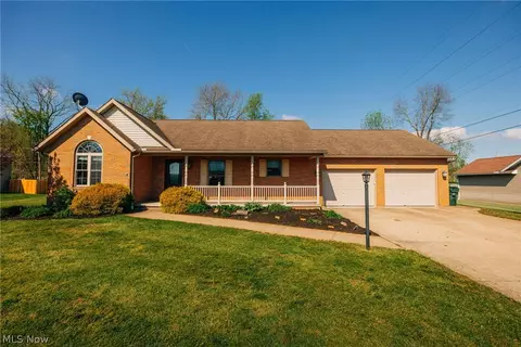 21735 Star Lite Dr, West Lafayette, OH 43845