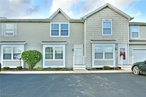 3254 Deer Trl #B, Cortland, OH 44410