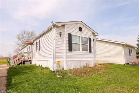 375 Golfway Dr, Painesville, OH 44077