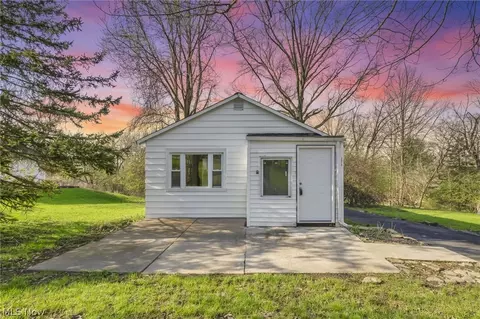 12316 Upper Sunset Dr, Garfield Heights, OH 44125