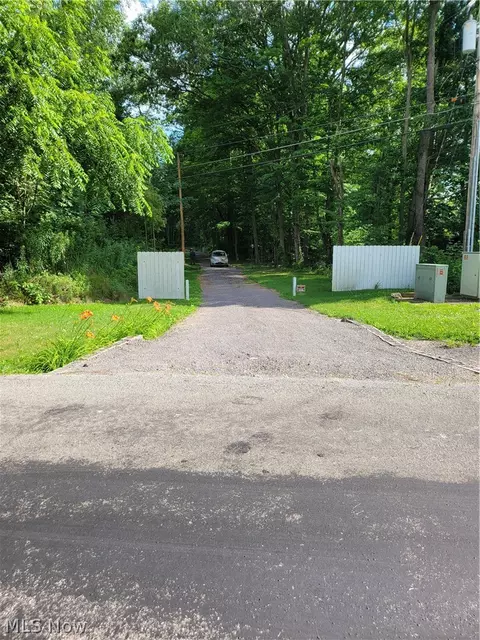 10088 Knowlton Rd, Garrettsville, OH 44231