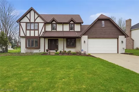1960 Birkdale Dr, Uniontown, OH 44685
