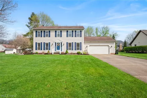 1271 Atterbury Dr, Macedonia, OH 44056