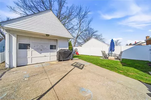 Exterior - 1714 E 294th St, Wickliffe, OH 44092 photo 2 of 6