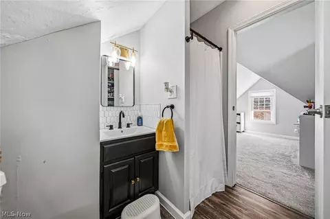 Bath - 1714 E 294th St, Wickliffe, OH 44092 photo 2 of 3