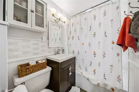 Bath - 1714 E 294th St, Wickliffe, OH 44092 photo 1 of 3