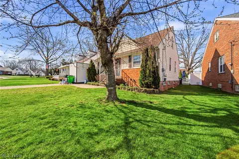 Exterior - 1714 E 294th St, Wickliffe, OH 44092 photo 6 of 6