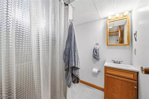 Bath - 1714 E 294th St, Wickliffe, OH 44092 photo 3 of 3