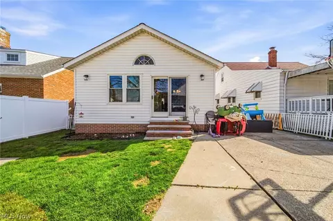 Exterior - 1714 E 294th St, Wickliffe, OH 44092 photo 5 of 6
