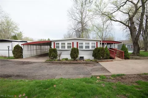 29 Wilderness Ct, Warren, OH 44481