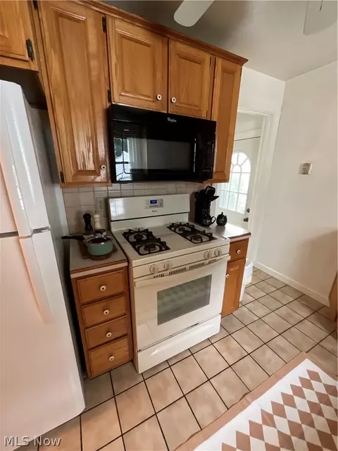Kitchen - 54 Melbourne Ave, Boardman, OH 44512 photo 3 of 3