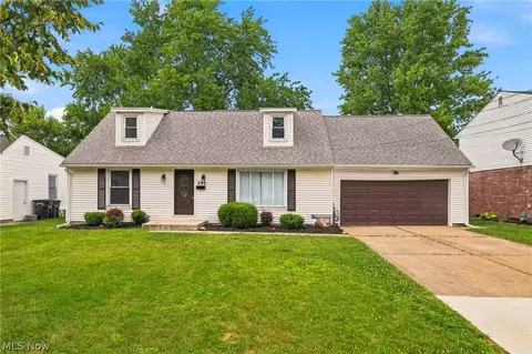 942 Hartford Dr, Elyria, OH 44035