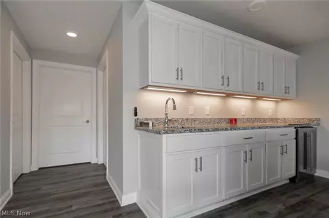 Entry Way - 181 Larimar Dr, Willowick, OH 44095 photo 2 of 4