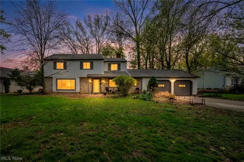 24720 Dundee Dr, Richmond Heights, OH 44143