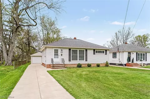6840 Middlebrook Blvd, Middleburg Heights, OH 44130