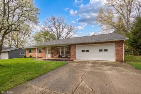 819 E 5th St, Dover, OH 44622