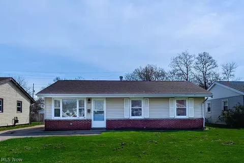 1310 E Larchmont Dr, Sandusky, OH 44870