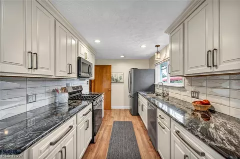 Kitchen - 2333 Maylo Path, Akron, OH 44312 photo 1 of 3