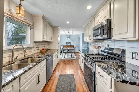 Kitchen - 2333 Maylo Path, Akron, OH 44312 photo 3 of 3
